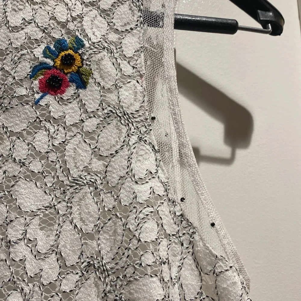 Super cute sleeveless top by Maeve. Size 10 - Picture 5 of 9
